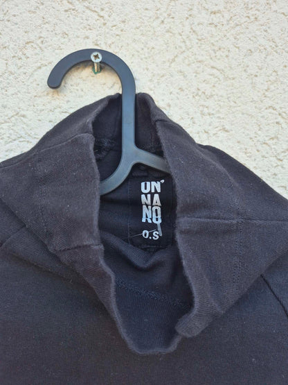 חולצת טריקו שחורה