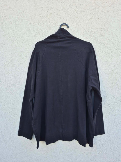 חולצת טריקו שחורה