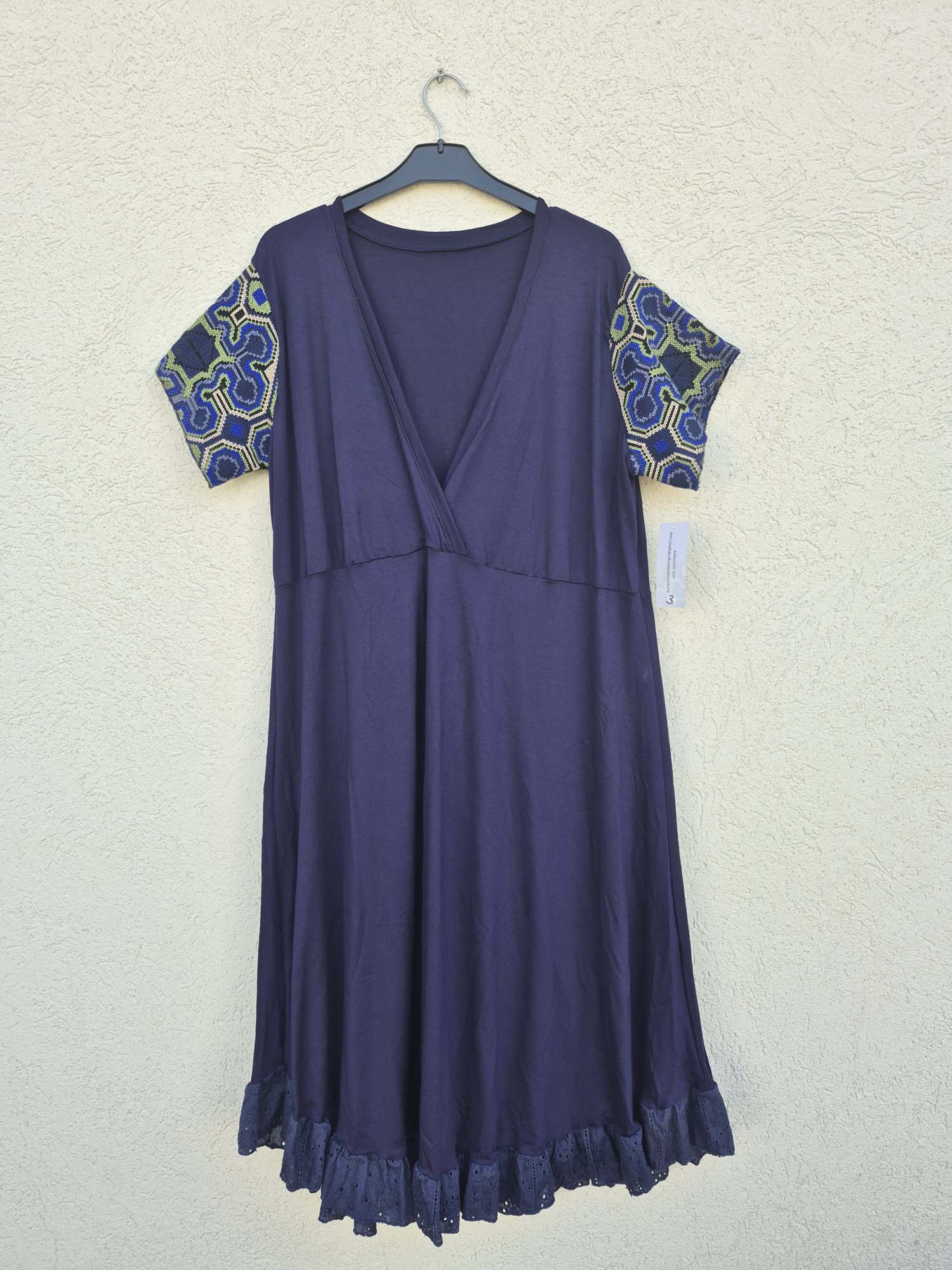 שמלת טריקו כחולה עם רקמה