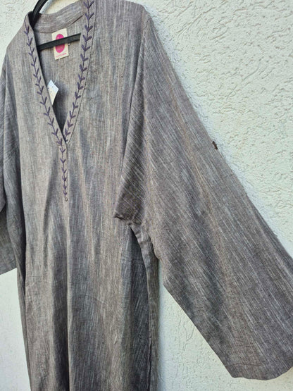 שמלת גלביה עם רקמה אפורה