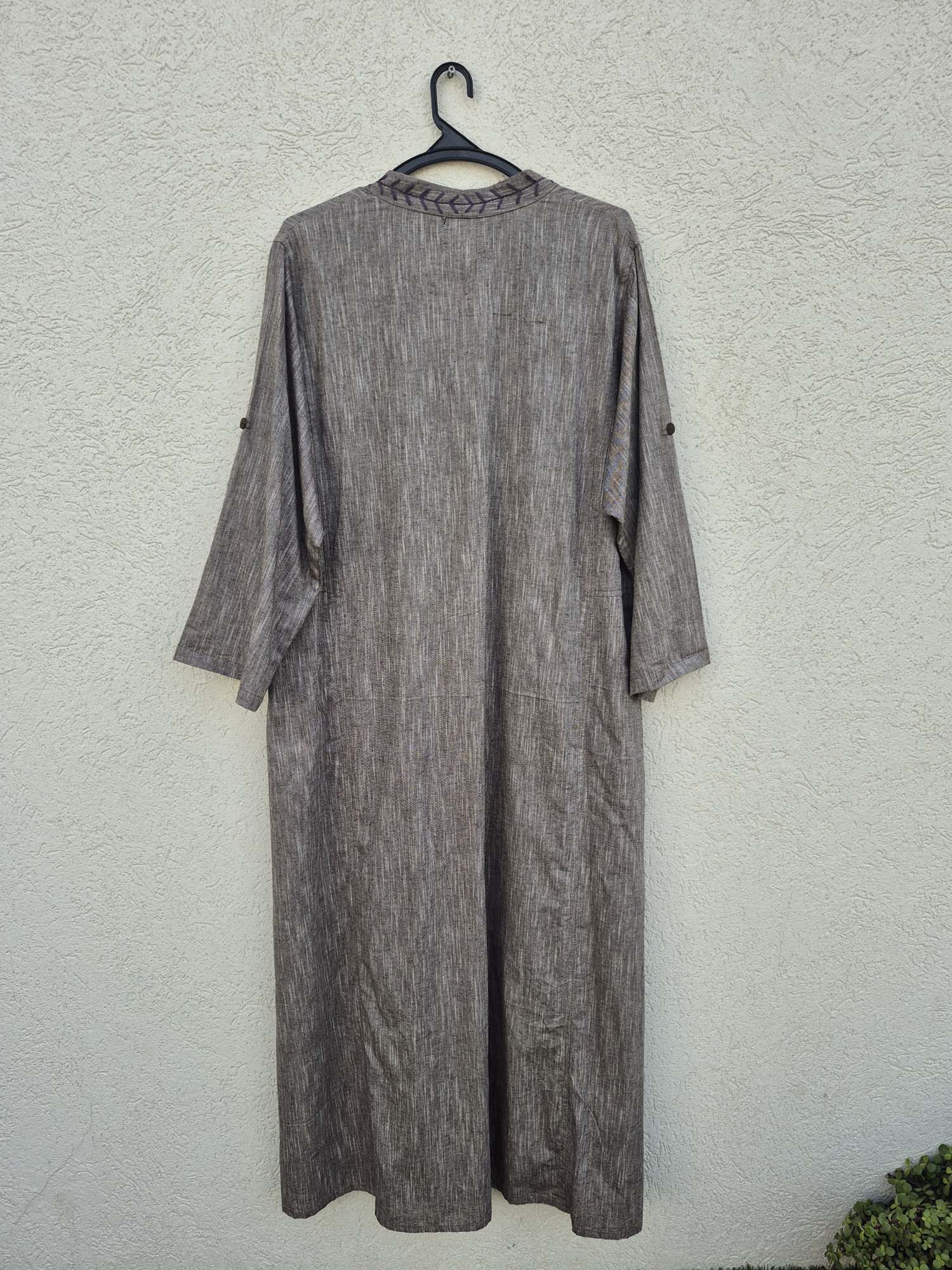 שמלת גלביה עם רקמה אפורה