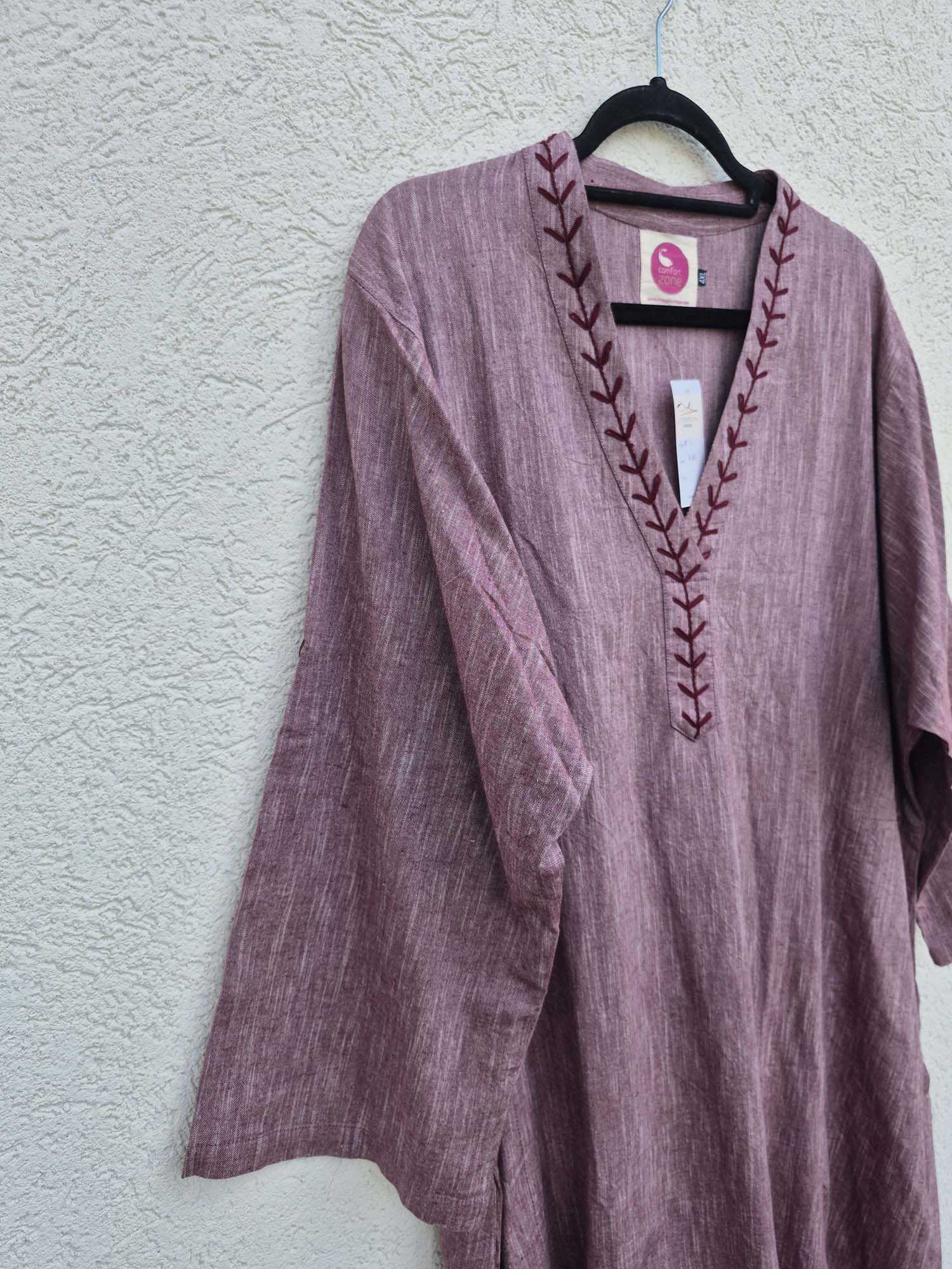 שמלת גלביה עם רקמה סגולה