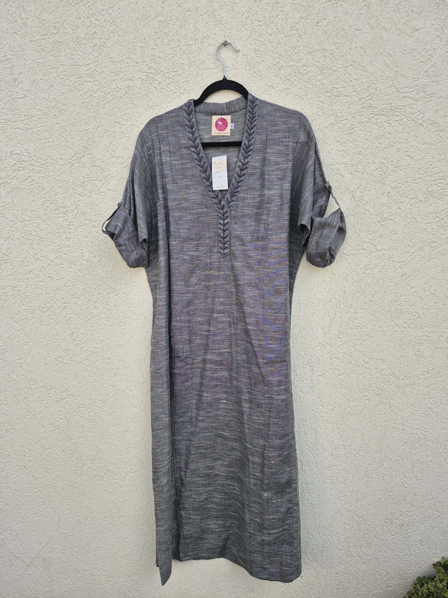 שמלת גלביה עם רקמה כחולה