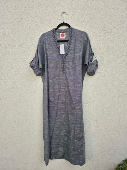 שמלת גלביה עם רקמה כחולה