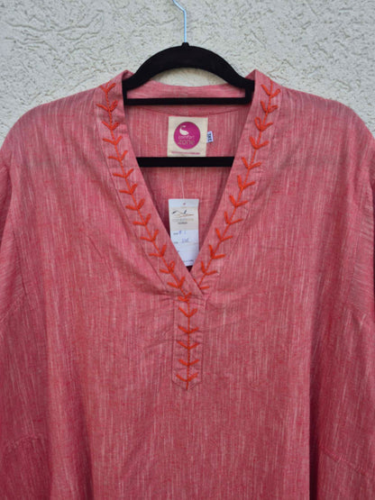 שמלת גלביה עם רקמה ורודה