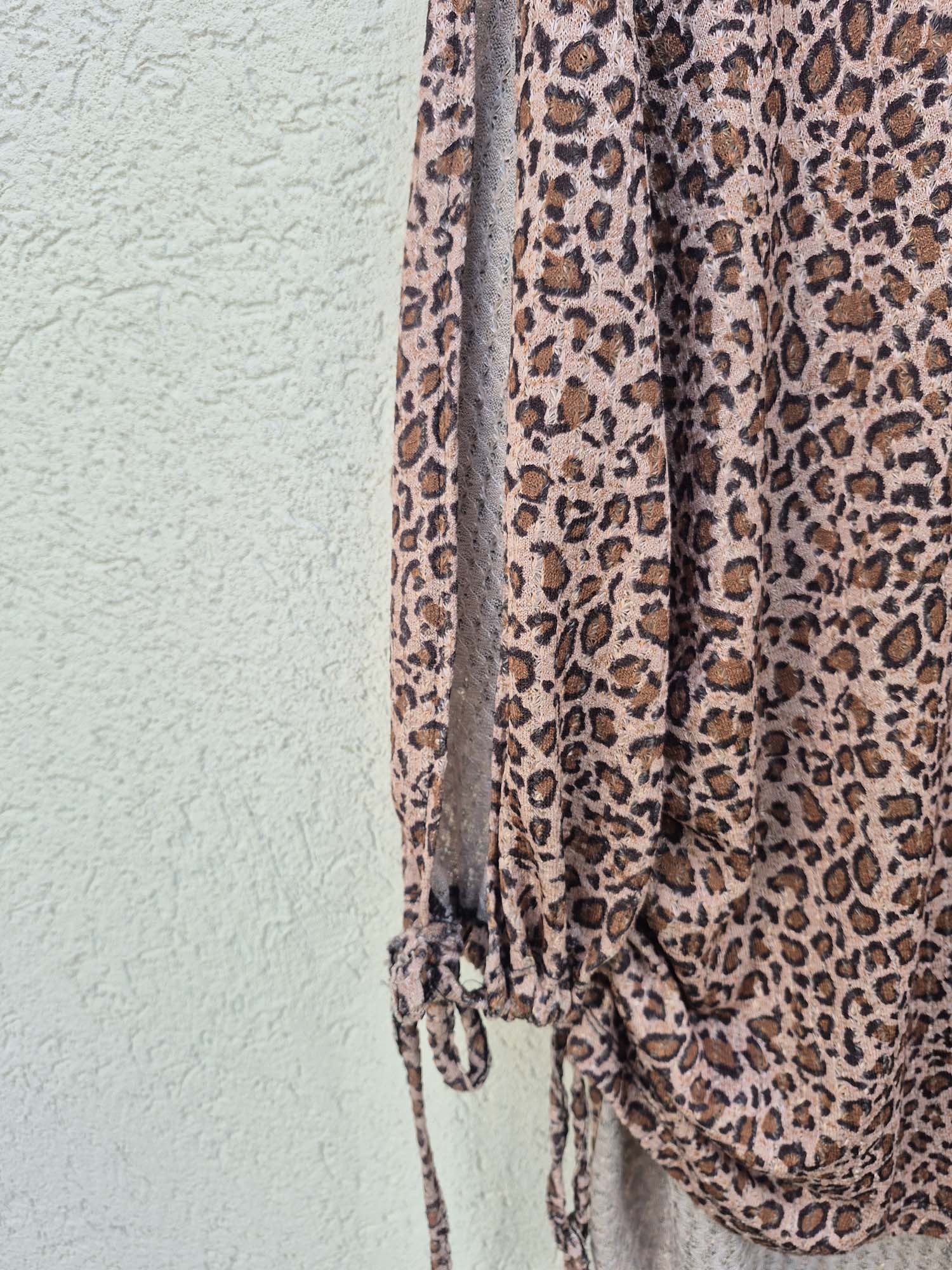 חולצת סריג מנומרת