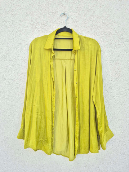 חולצה מכופתרת ירוקה