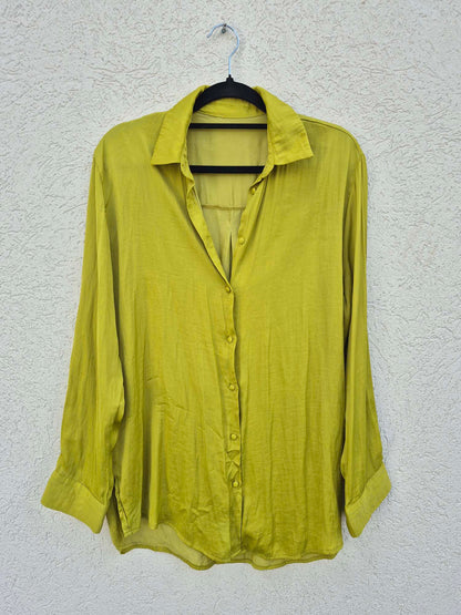 חולצה מכופתרת ירוקה