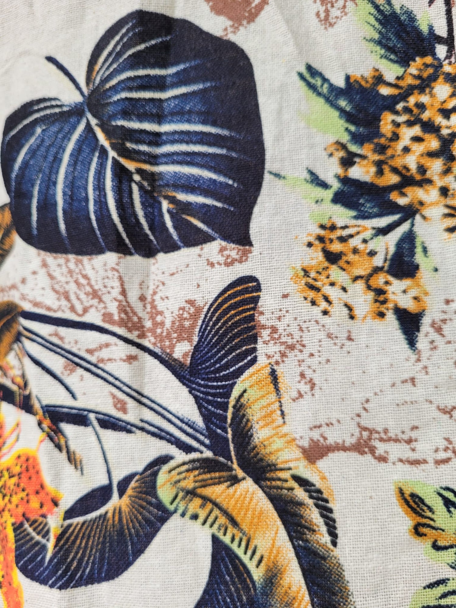 חולצת כותנה עם הדפס עלים ופרחים