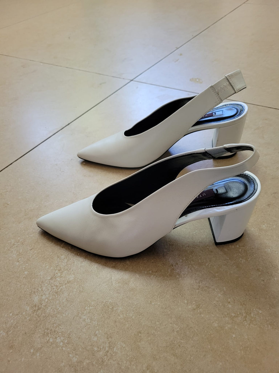 נעלי עקב לבנות עם גומי בקרסול מידה 40