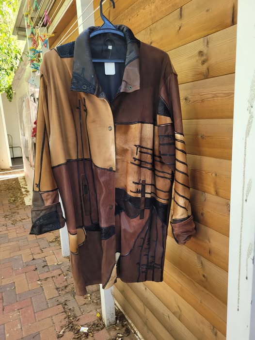 מעיל עור טלאים בעבודת יד בגווני חום