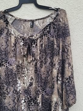 חולצה מנוחשת שיפון