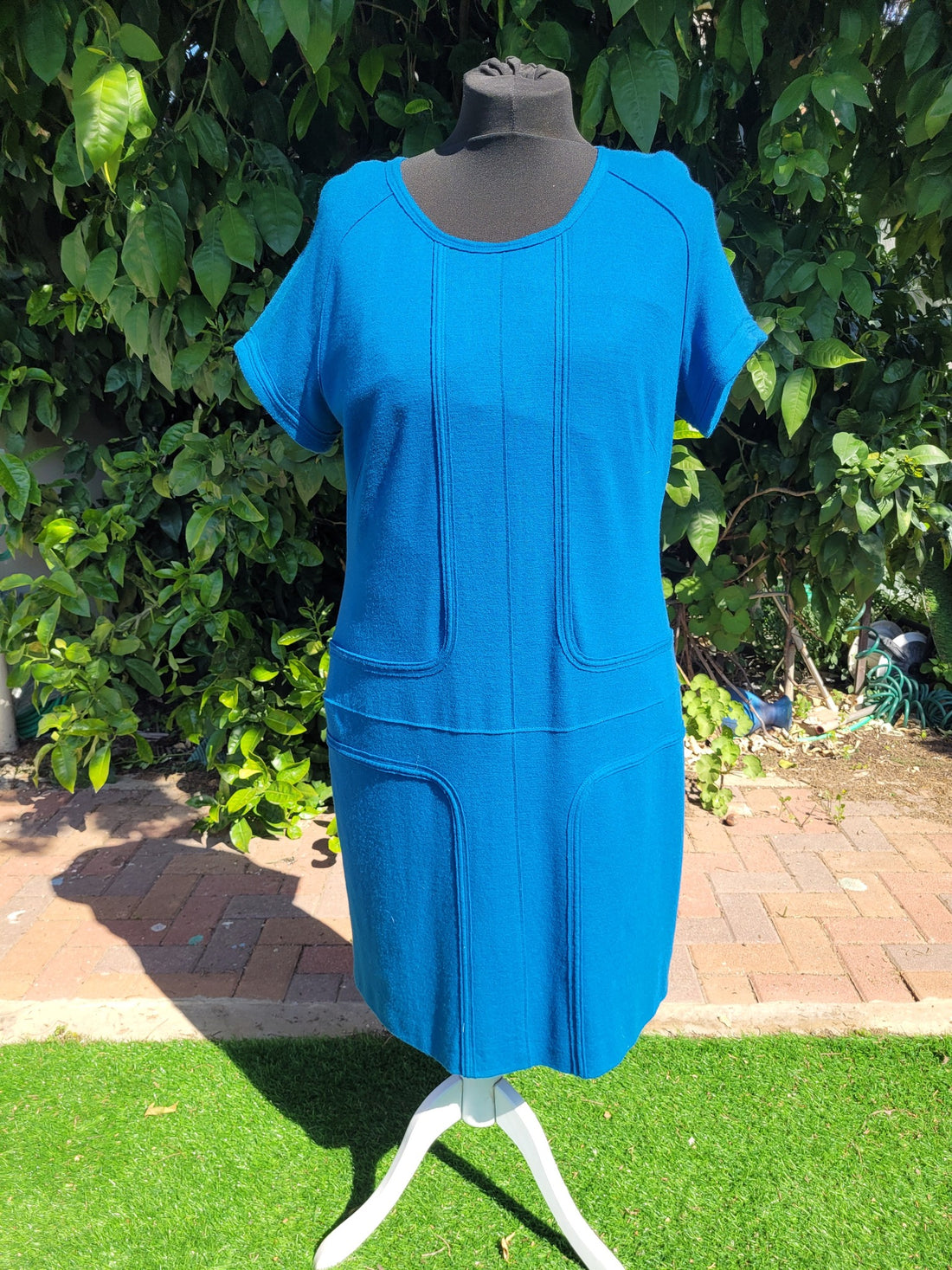 שמלה כחולה קצרה