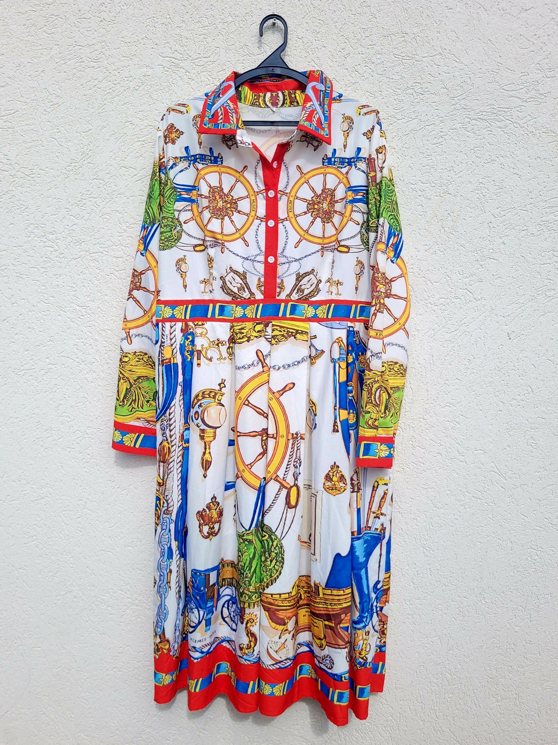 שמלת צבעונית חצי מכופתרת