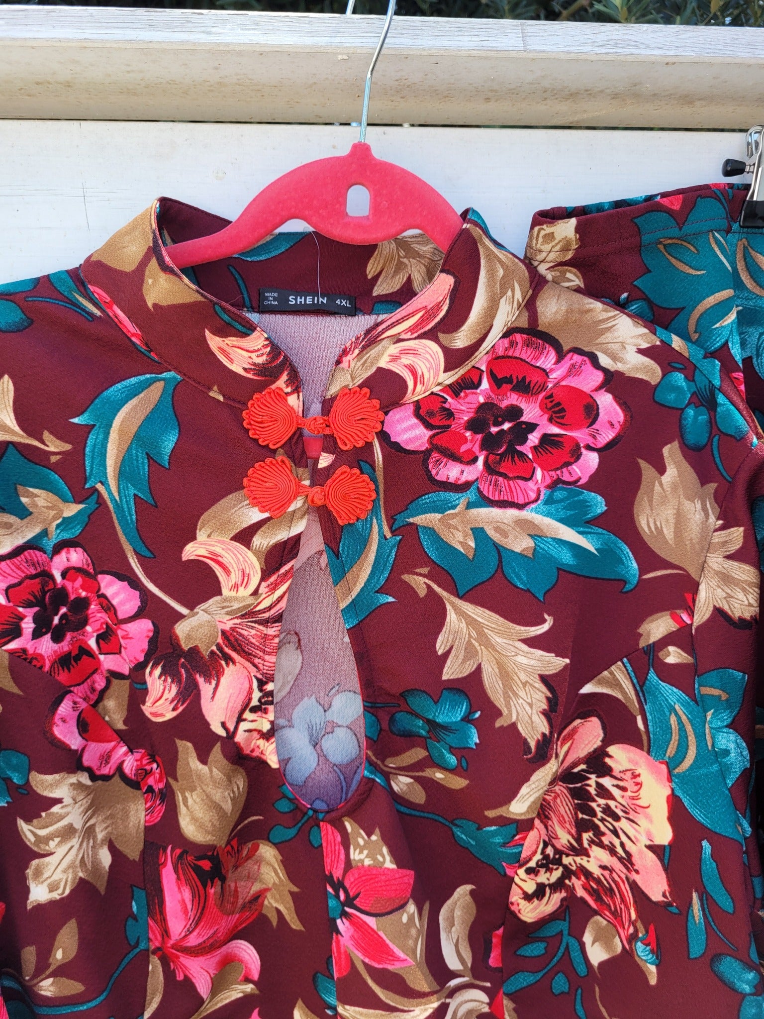 חליפה פרחונית