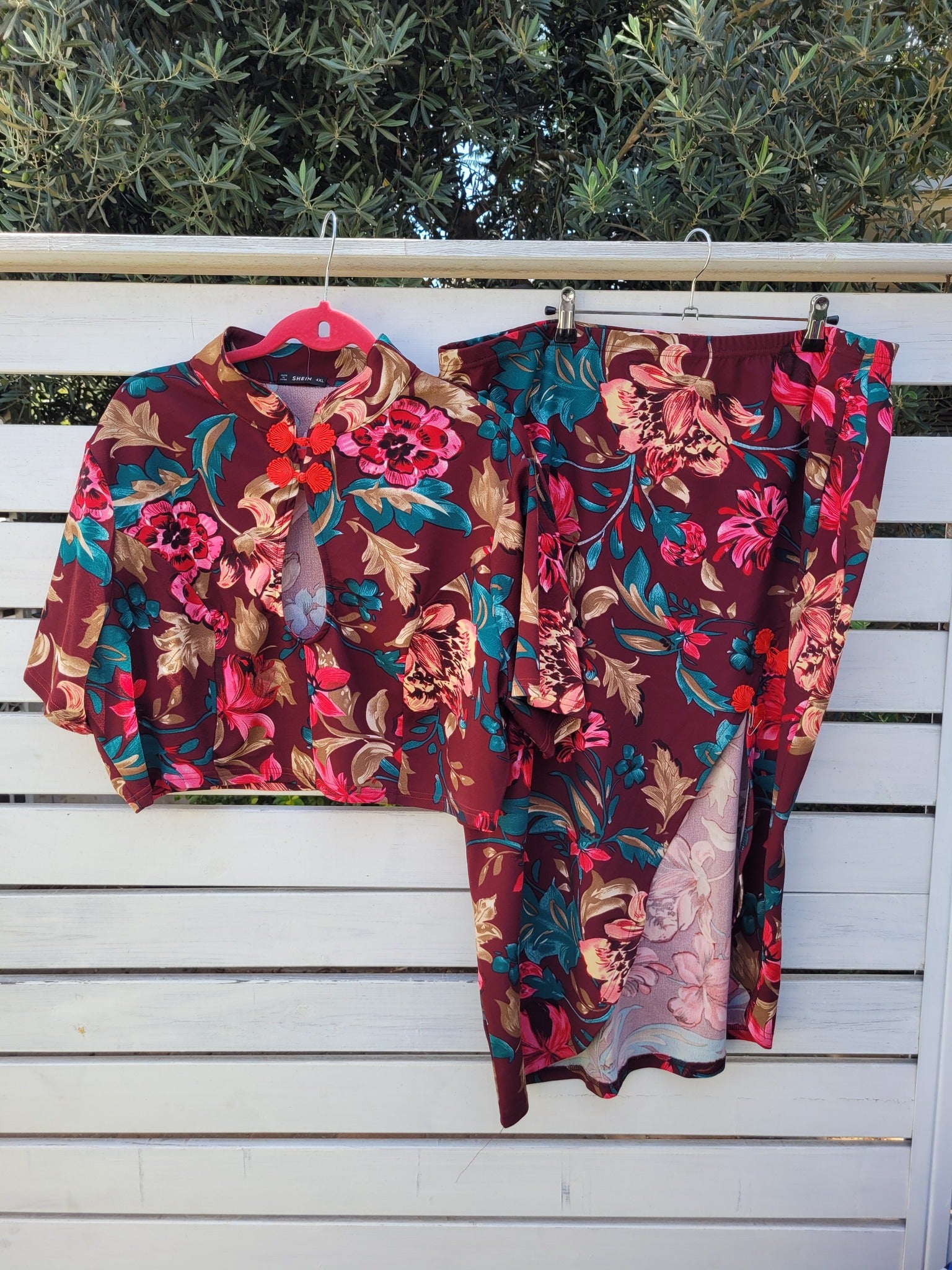 חליפה פרחונית