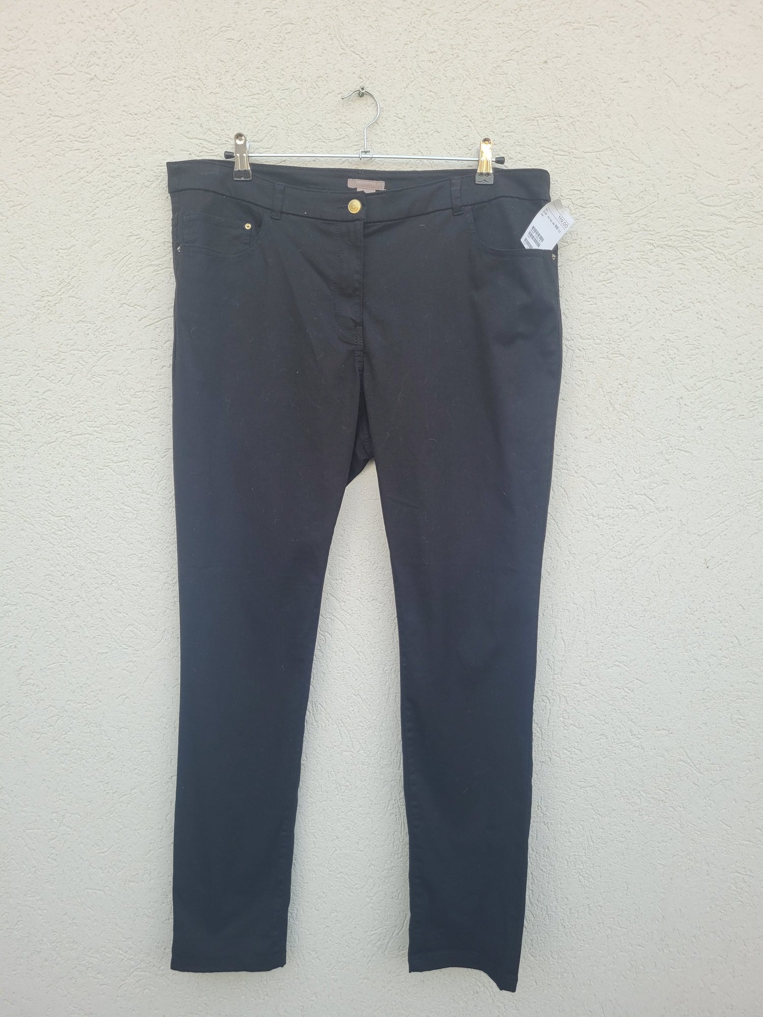 מכנסי בד שחורים