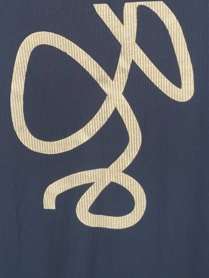 חולצת ריב שחורה עם הדפס מוזהב