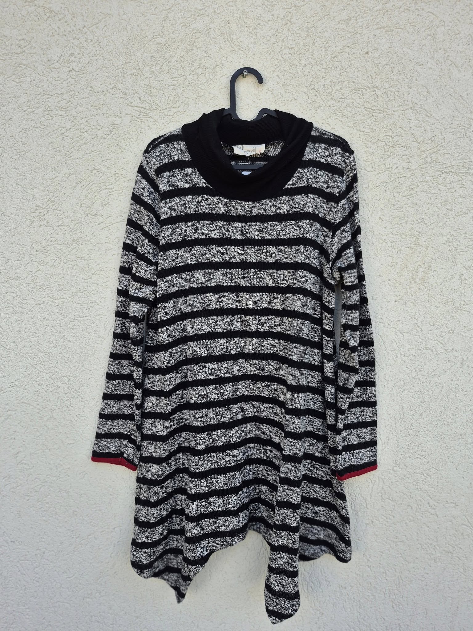 סריג פסיים שחור אפור