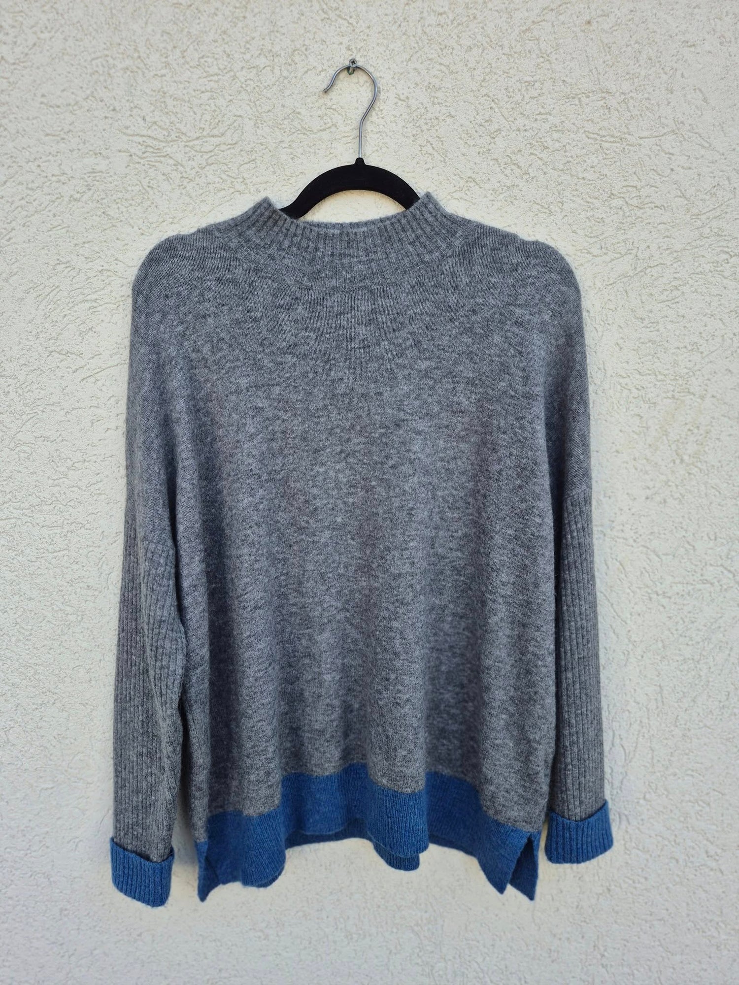 סריג גולף אפור וכחול