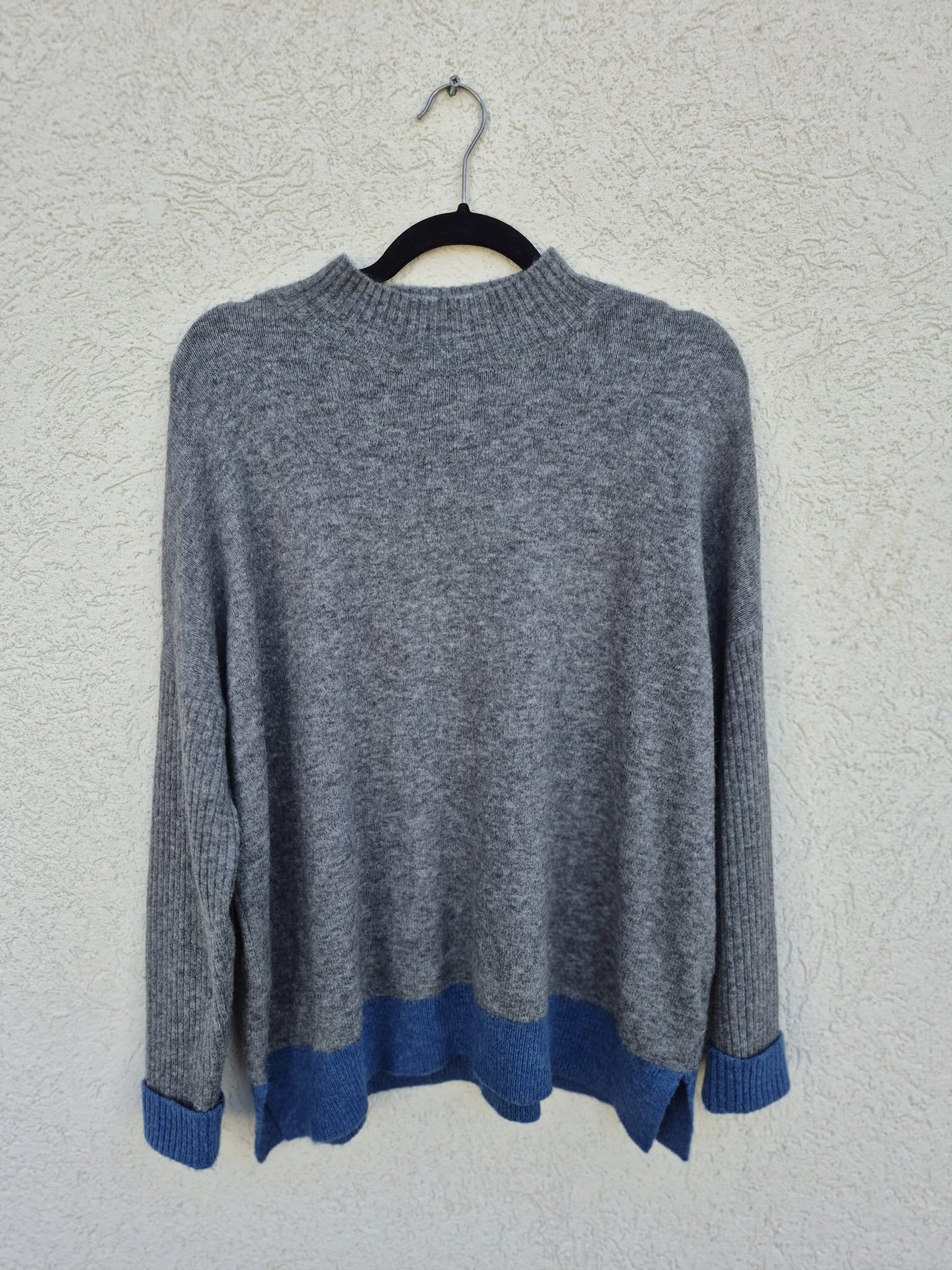 סריג גולף אפור וכחול