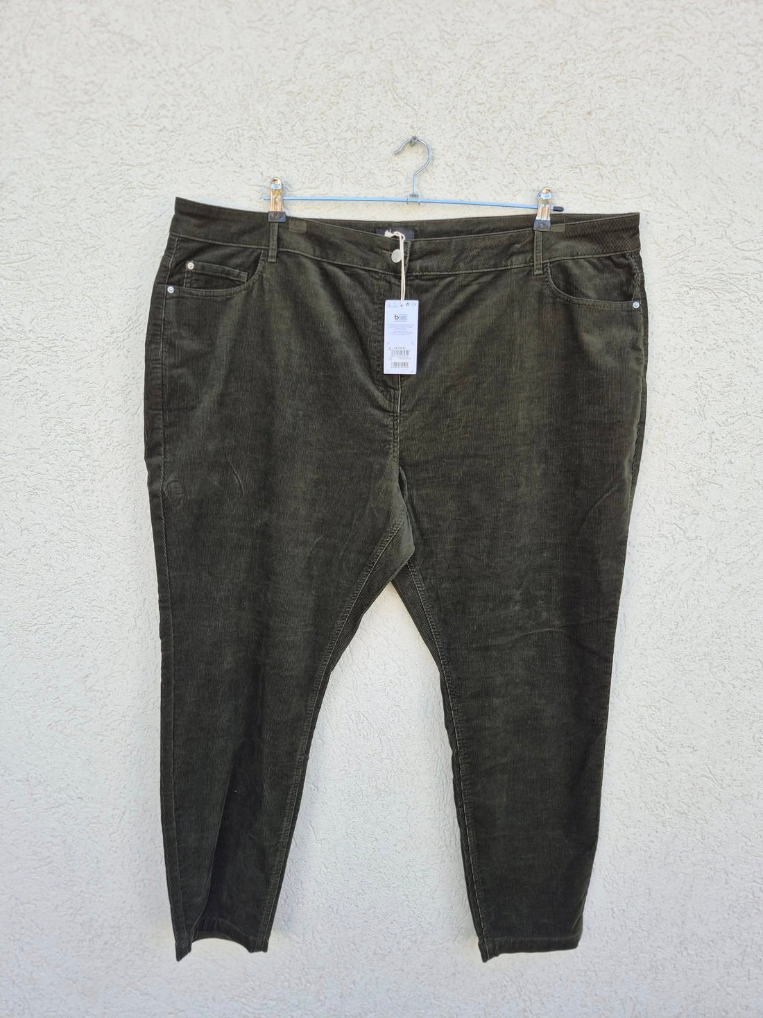 מכנסי קורדרוי בצבע זית