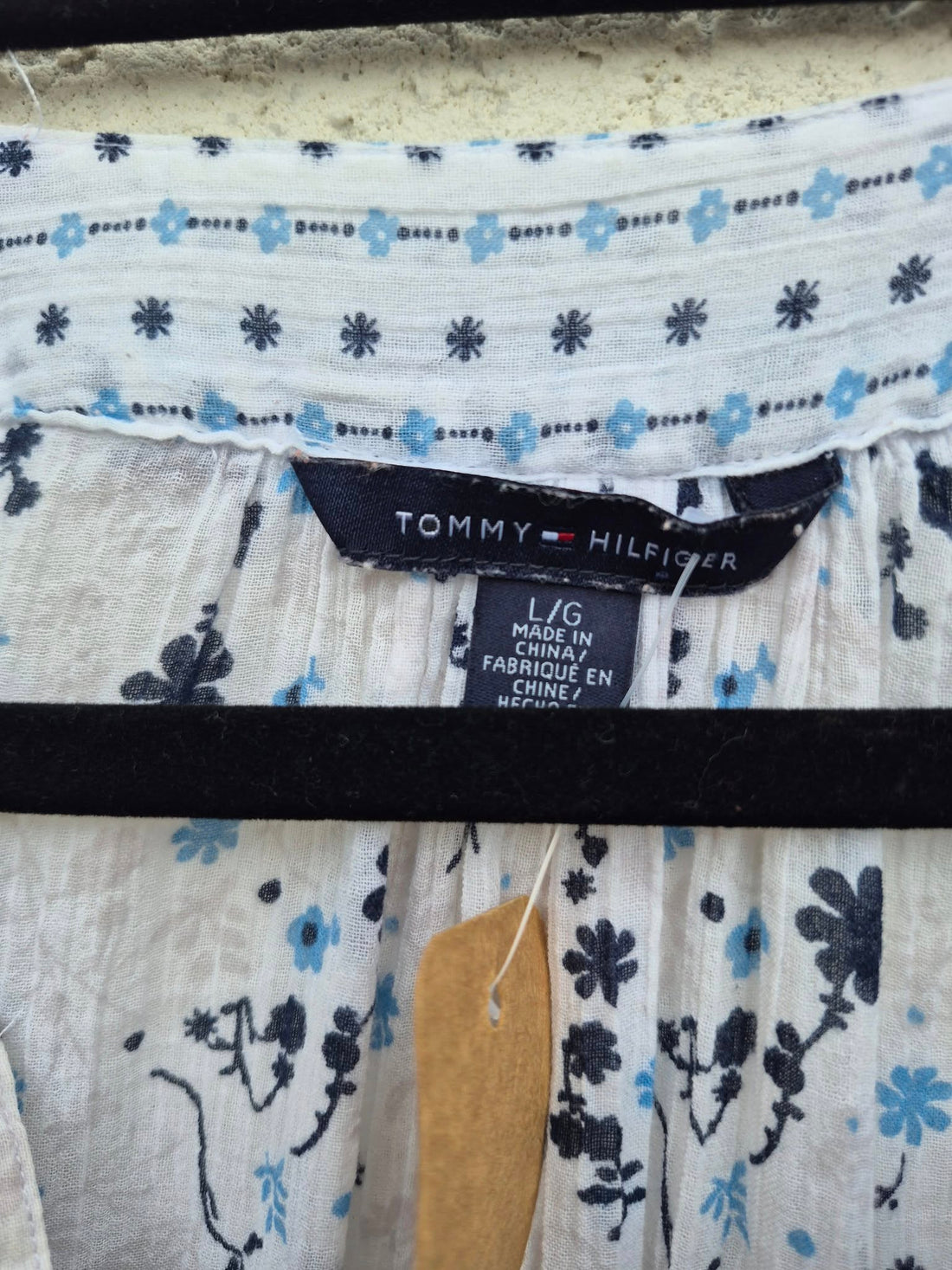 חולצת כותנה עם פרחים עדינים