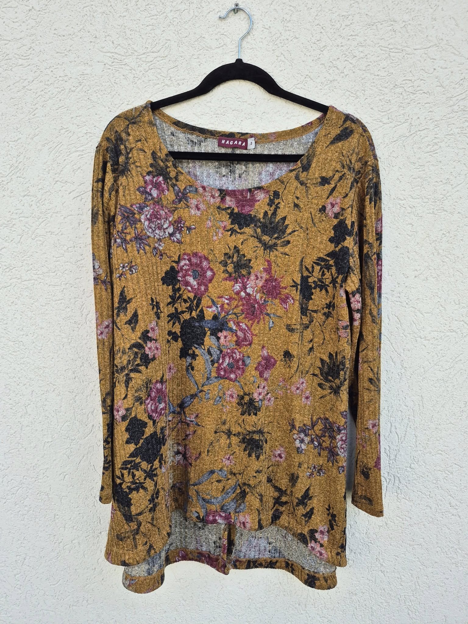 סריג פרחוני בצבע חרדל