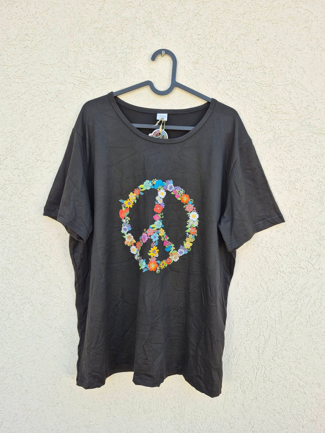טי שירט שחורה PEACE