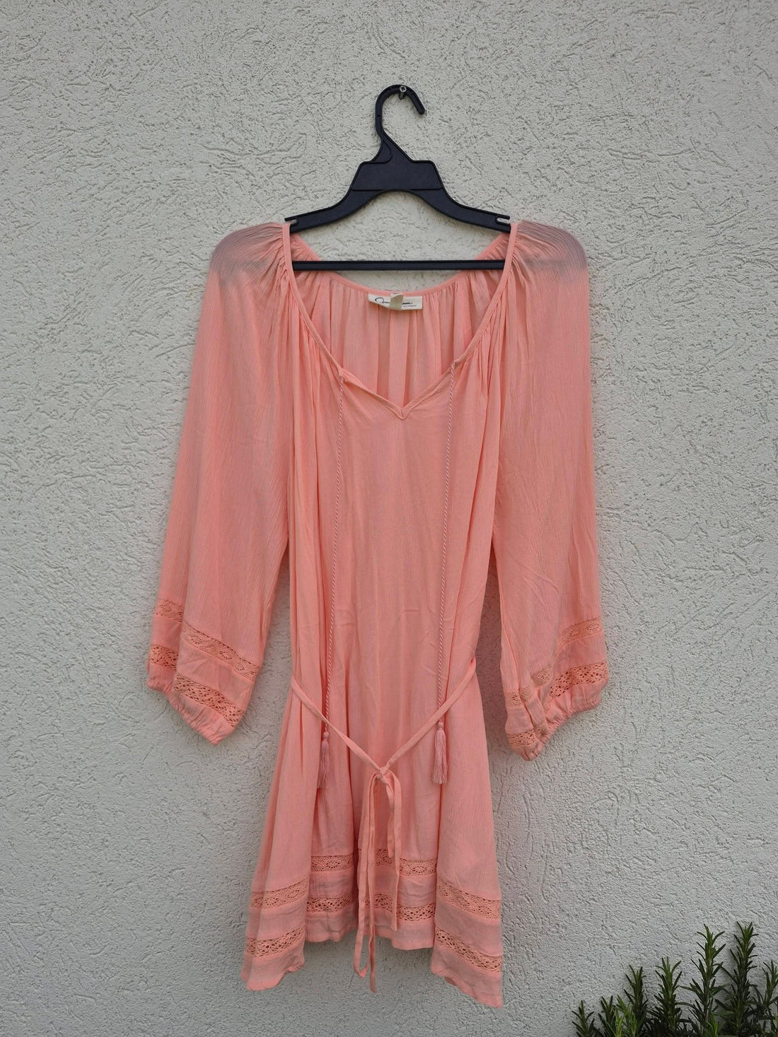 טוניקה דקיקה בגוון אפרסק עם תחרה