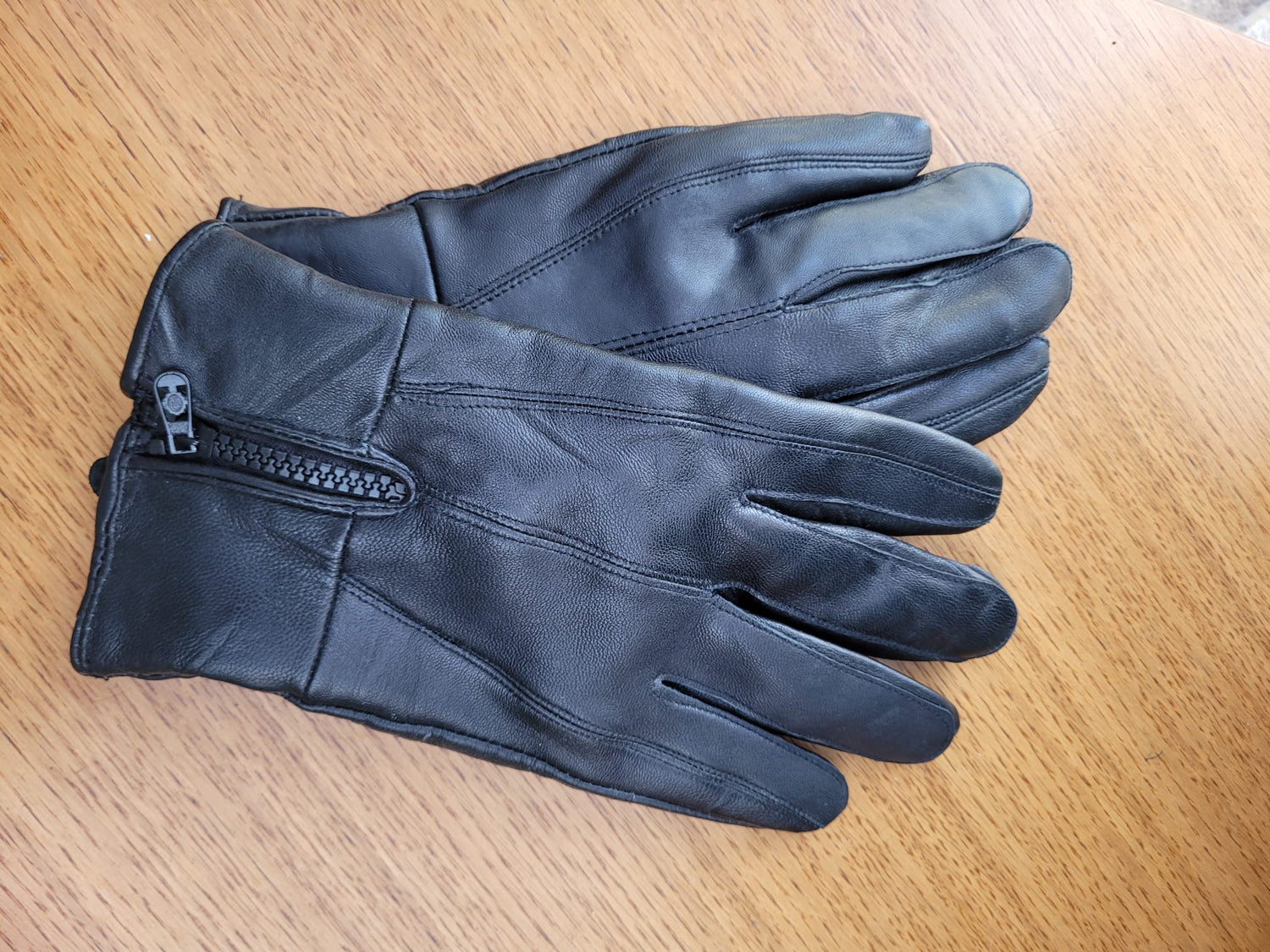 כפפות עור שחורות