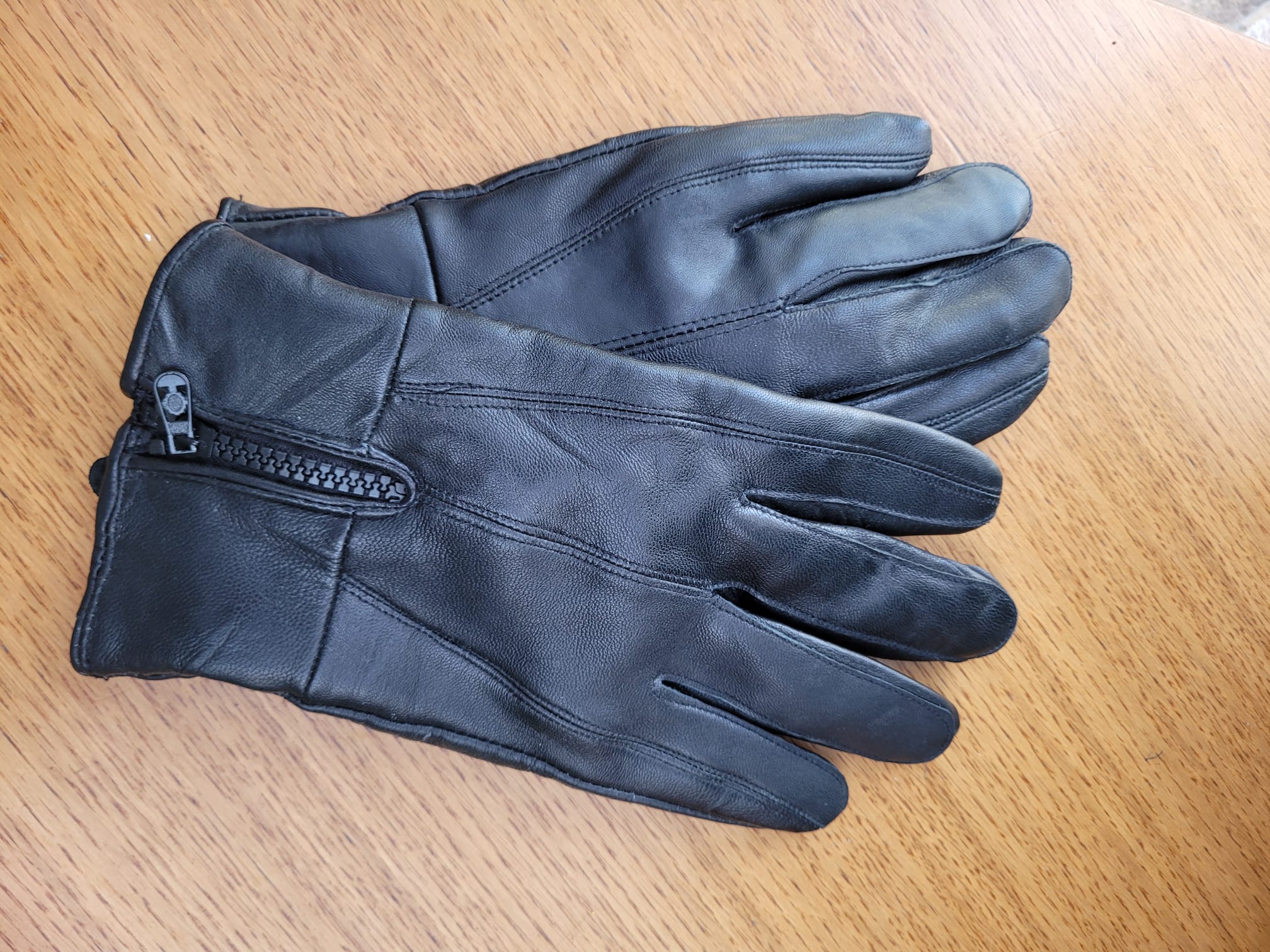 כפפות עור שחורות