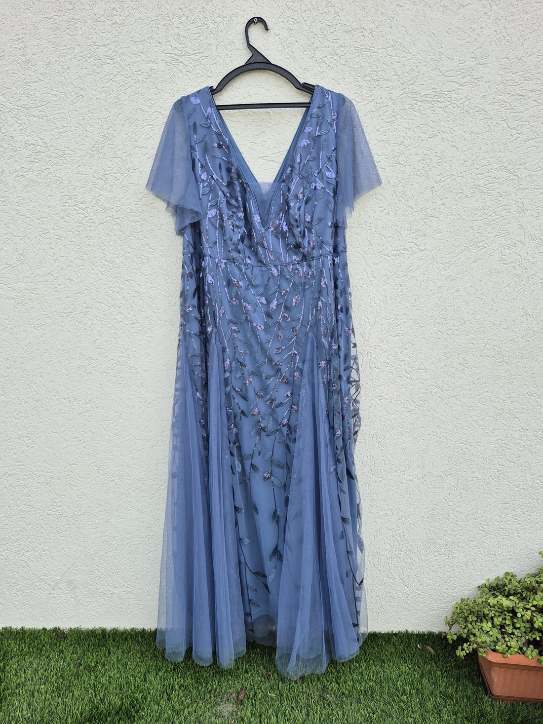 שמלת ערב בגוון תכלת-כחול עם טול ופייטים