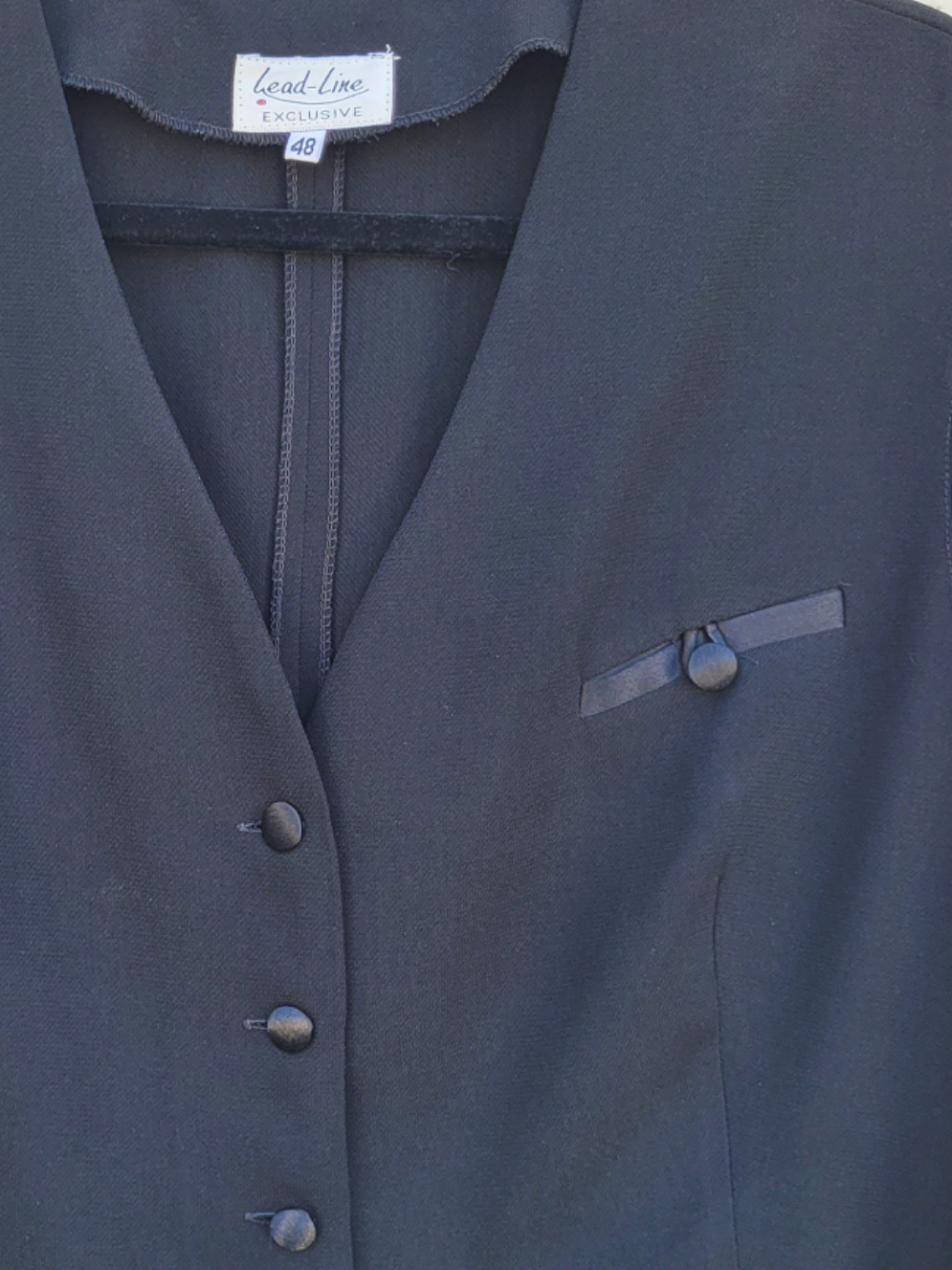 ווסט שחור מחויט