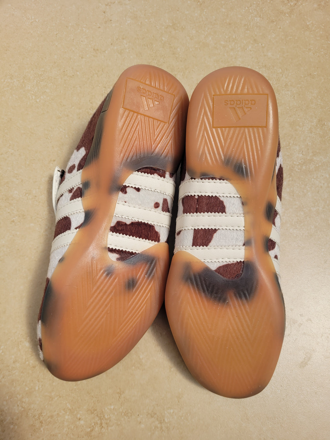 סניקרס בהדפס פרה ללא שרוכים מידה 41.5