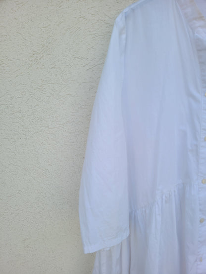 שמלה לבנה מכופתרת