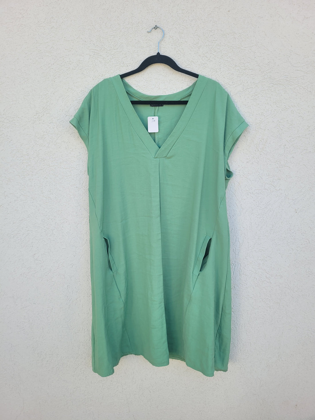 שמלת מידי ירוקה עם כיסים