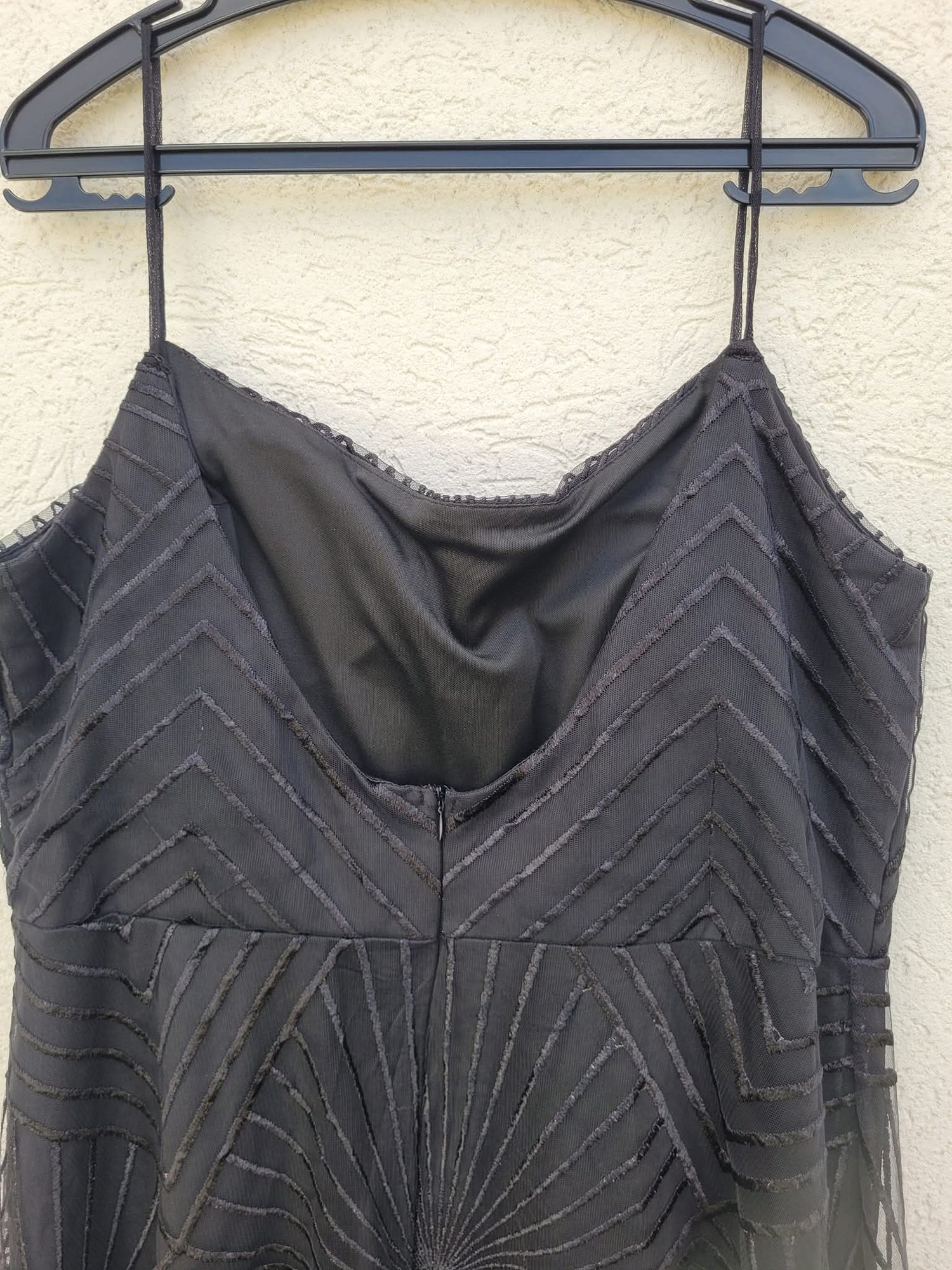 שמלת ערב שחורה בגזרה A