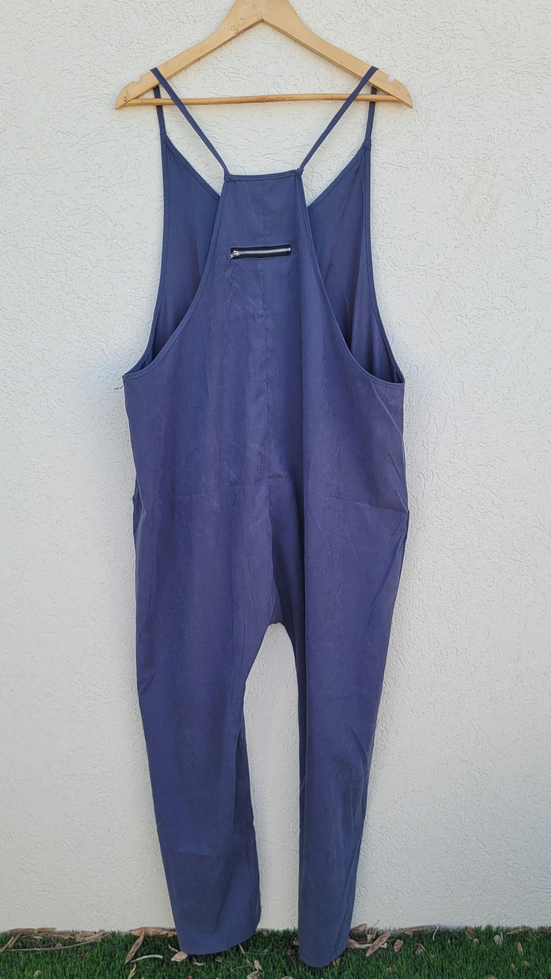 אוברול בגזרת שקי כחול מבד עם מגע משי