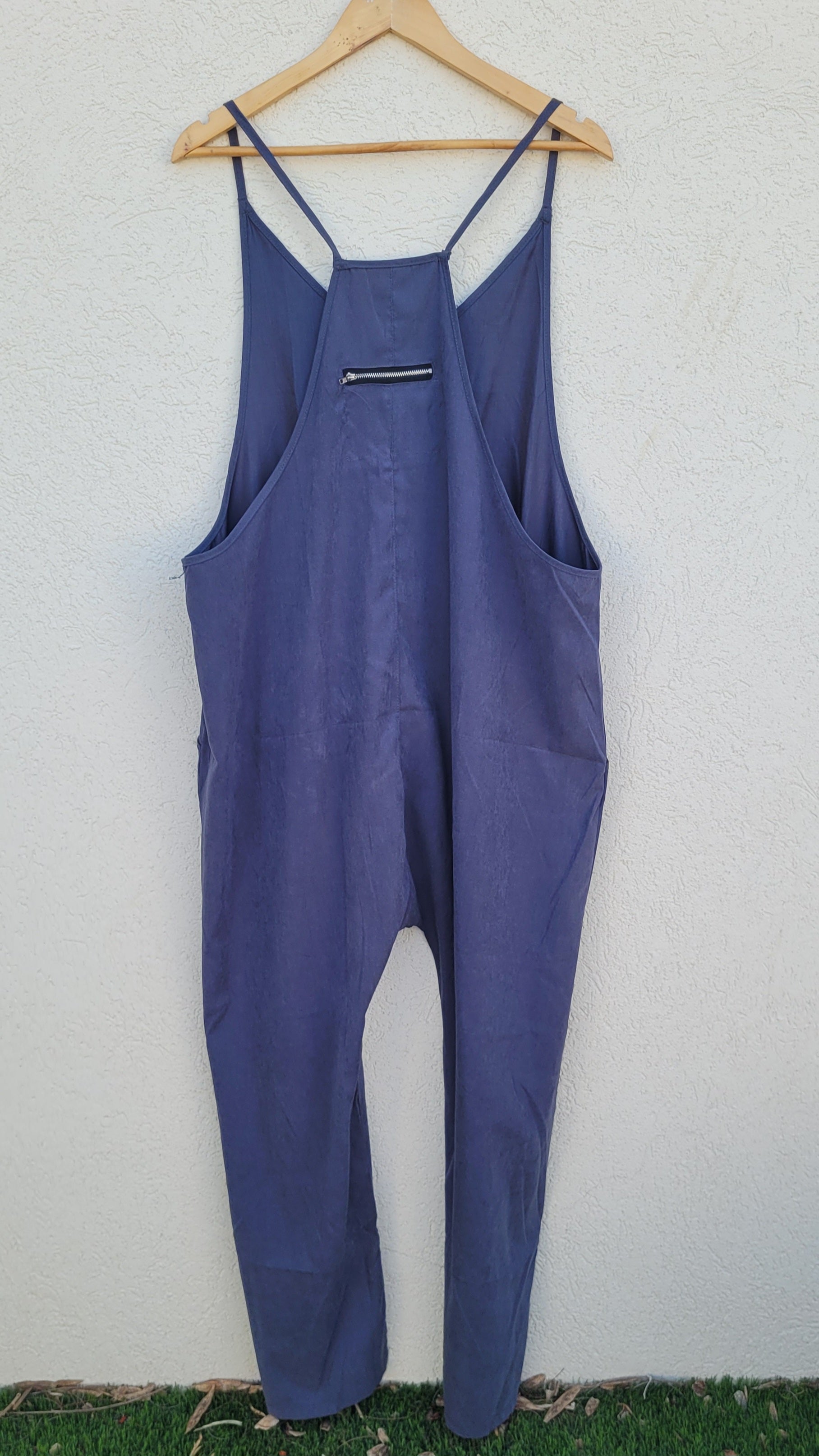 אוברול בגזרת שקי כחול מבד עם מגע משי