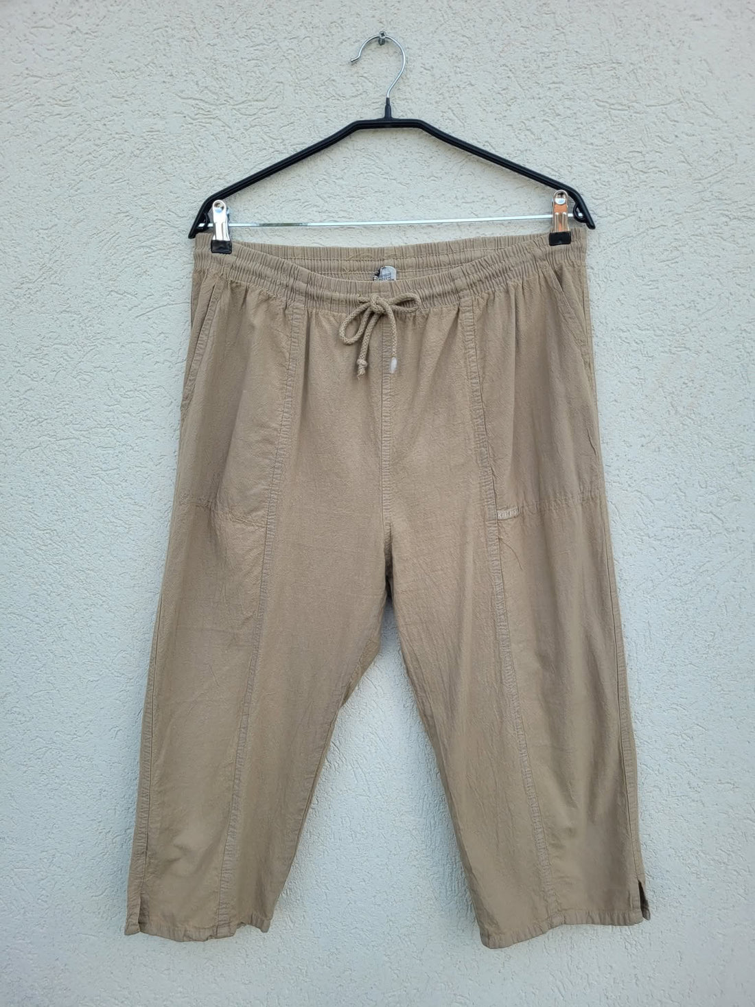 מכנסי כותנה בהירים 7/8 עם גומי