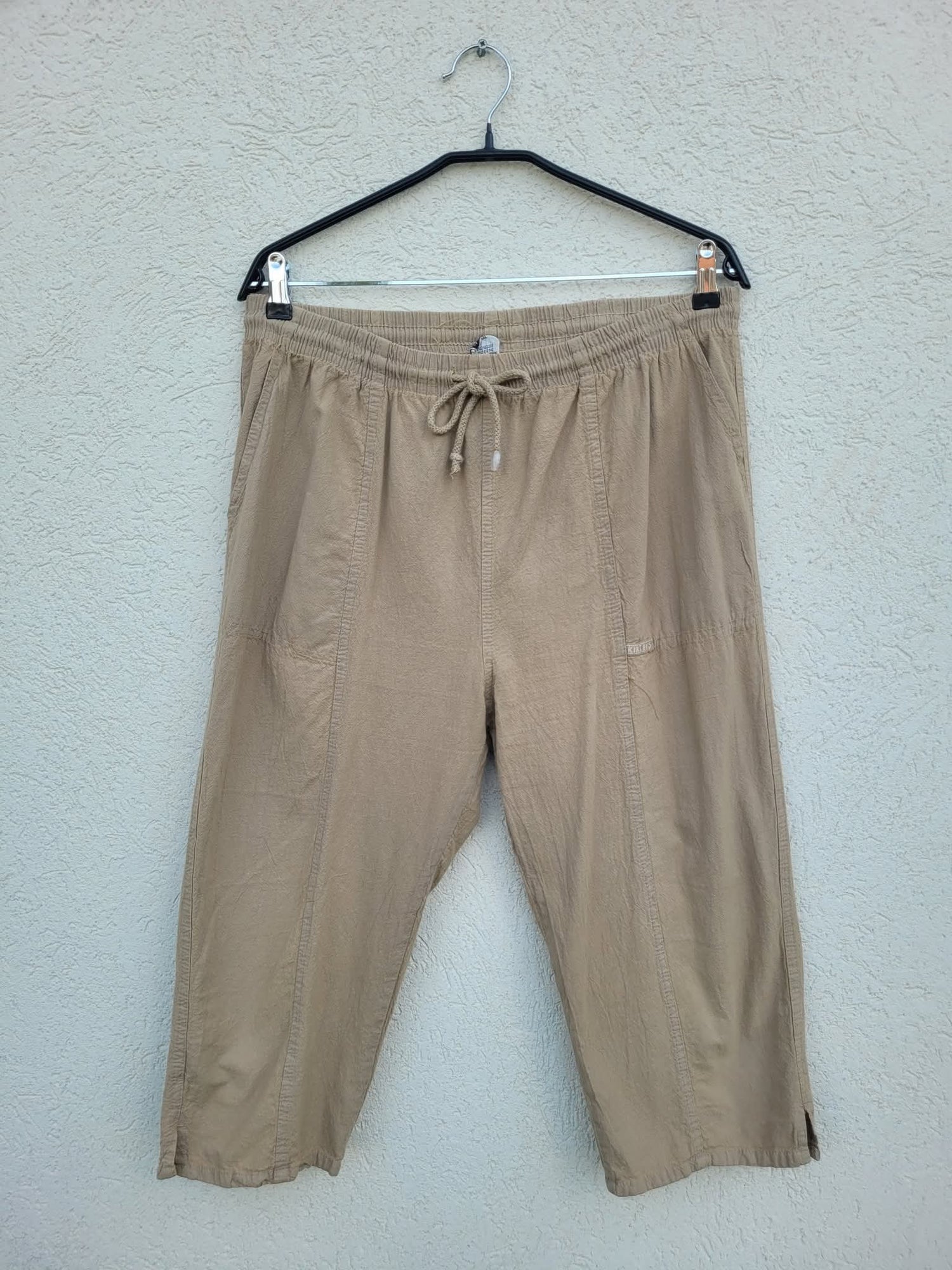 מכנסי כותנה בהירים 7/8 עם גומי