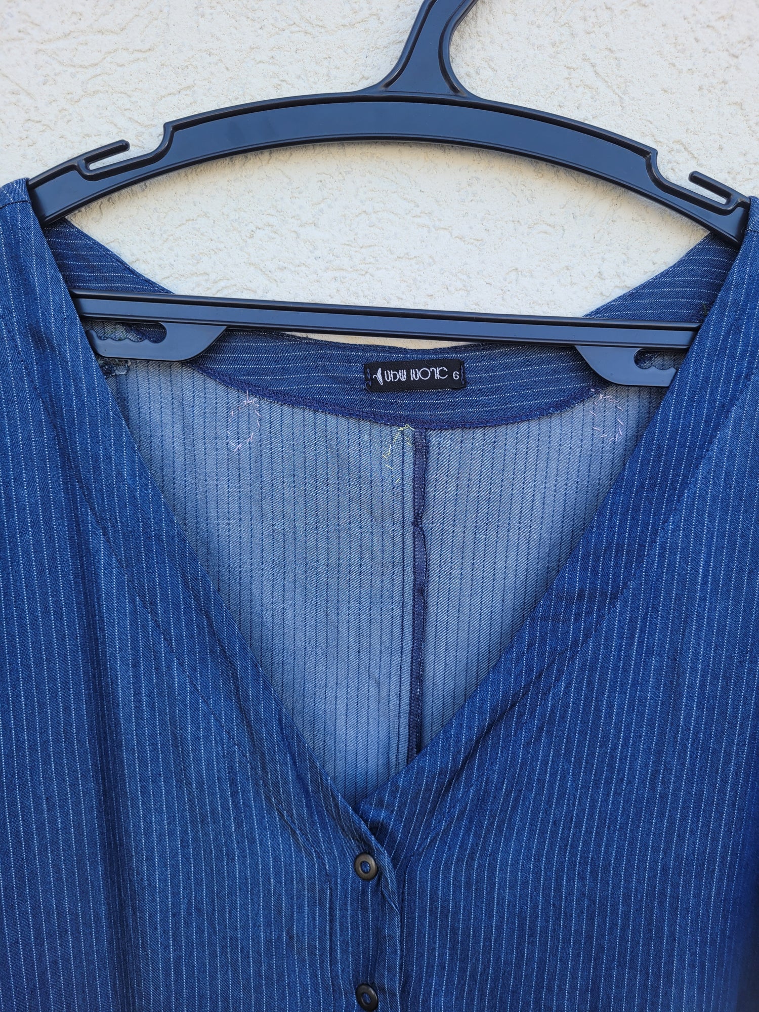 אוברול כחול עם פסים דקים