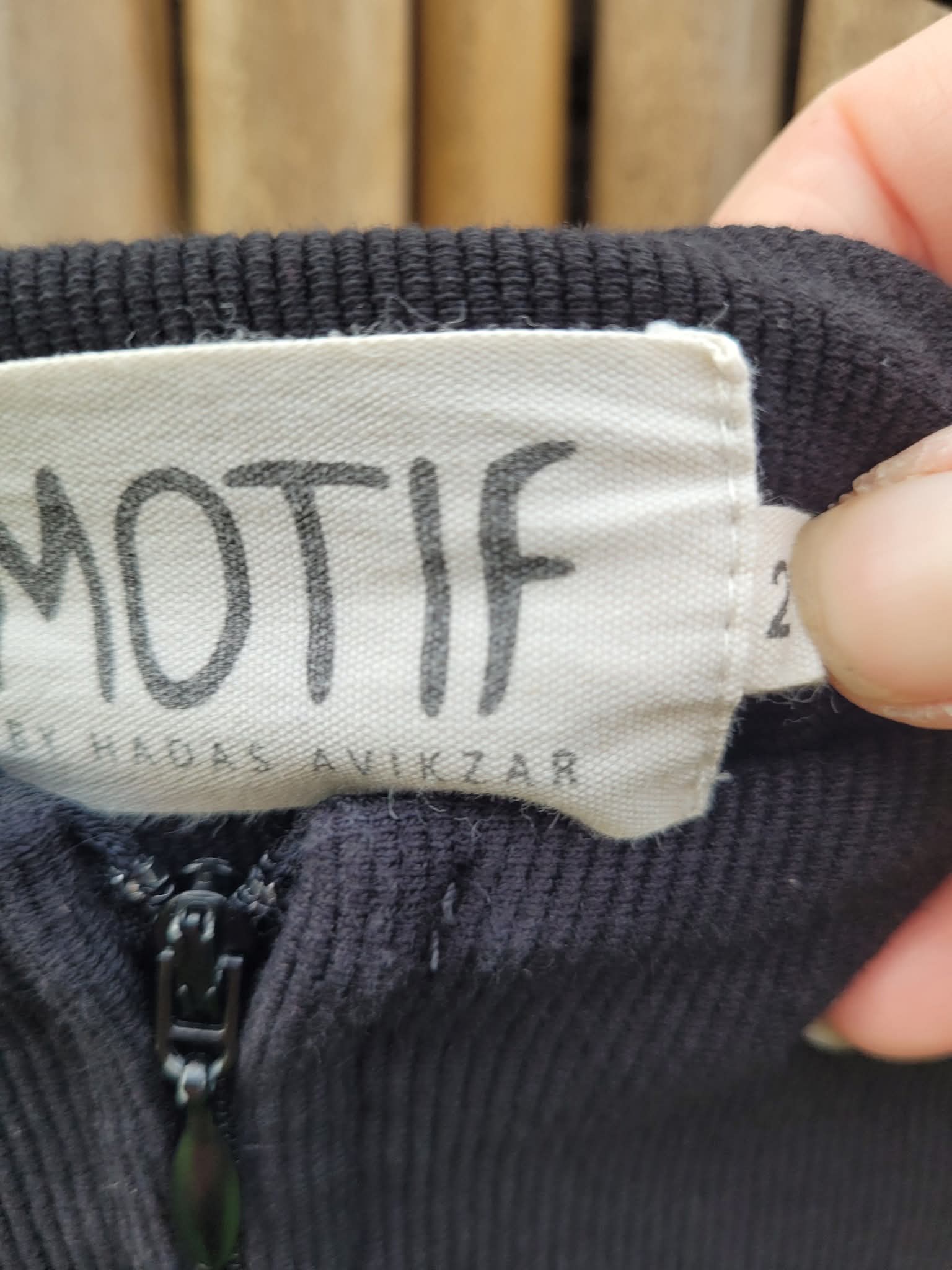 שמלת קורדרוי שחורה עם רוכסן