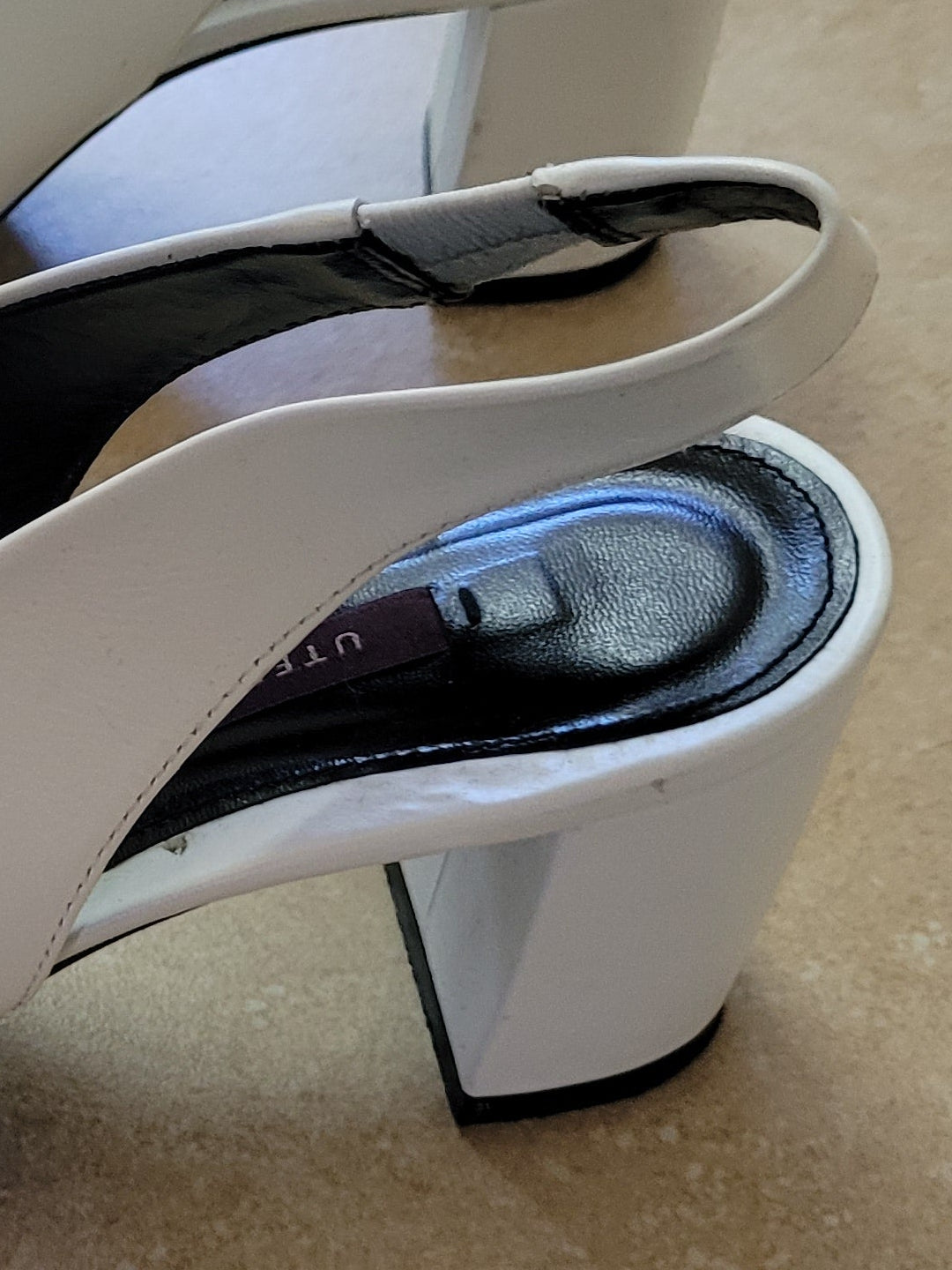 נעלי עקב לבנות עם גומי בקרסול מידה 40