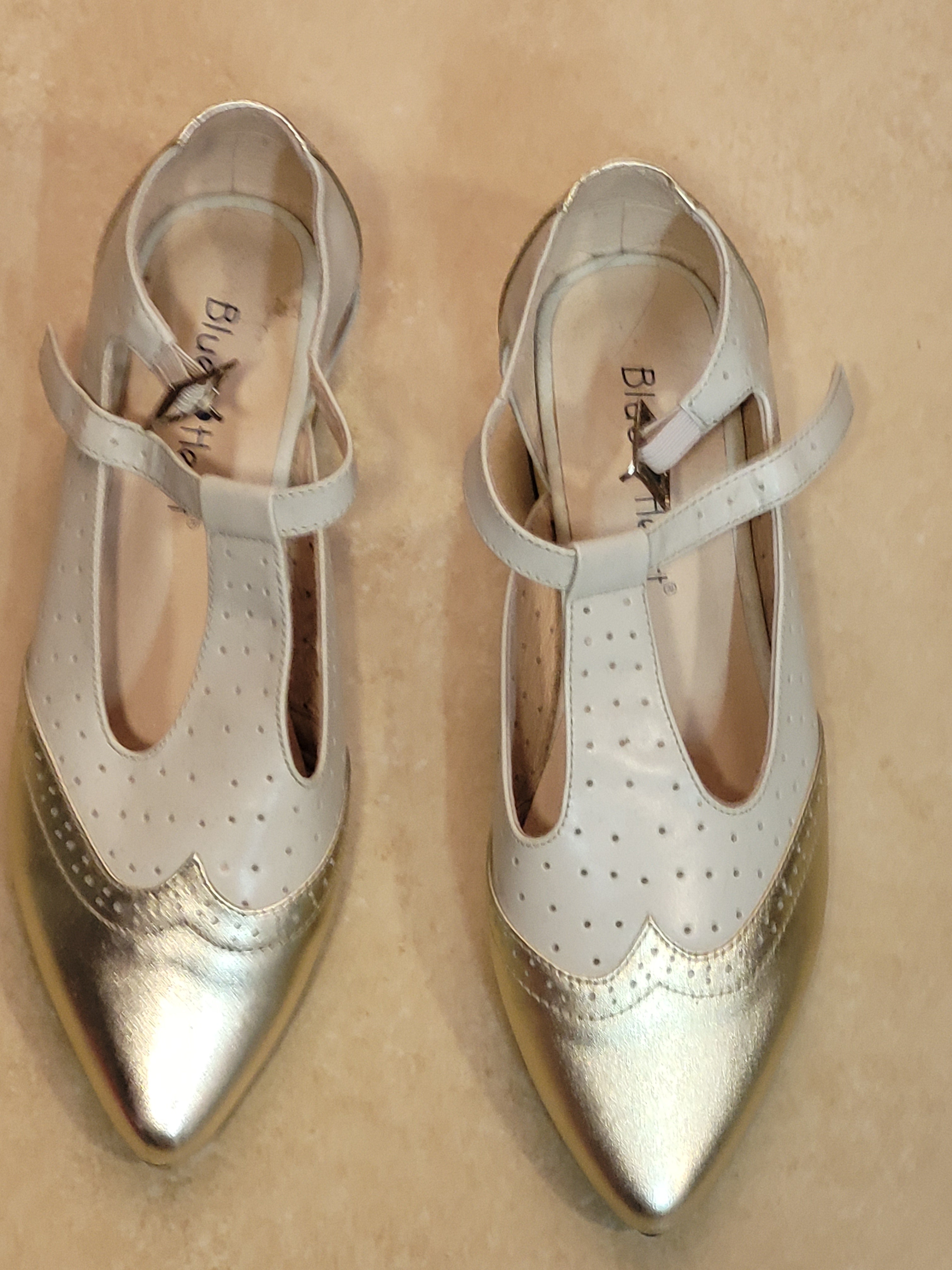 נעלי בובה לבן וכסף מידה 38