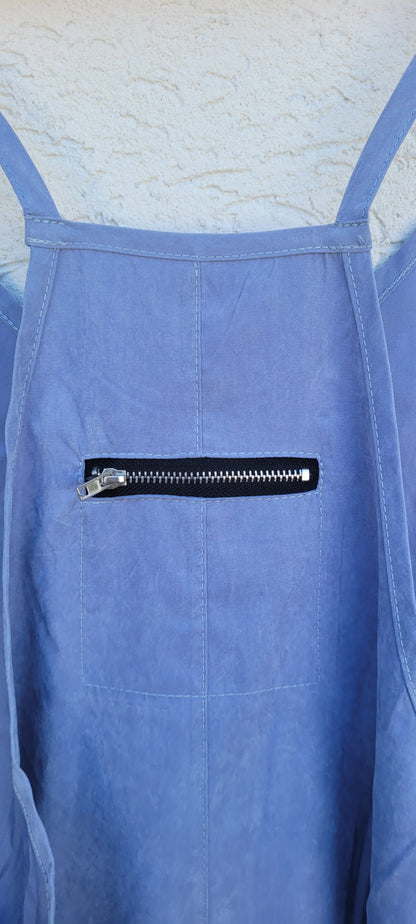 אוברול בגזרת שקי תכלת מבד עם מגע משי