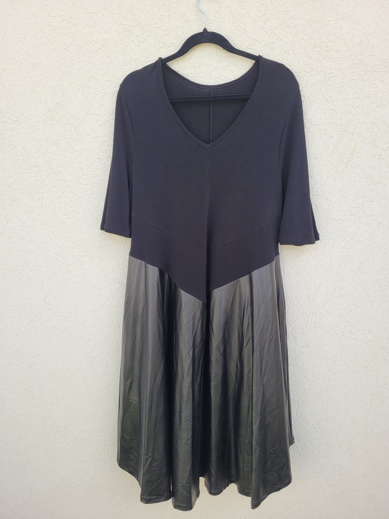 שמלת ערב שחורה בגזרה A