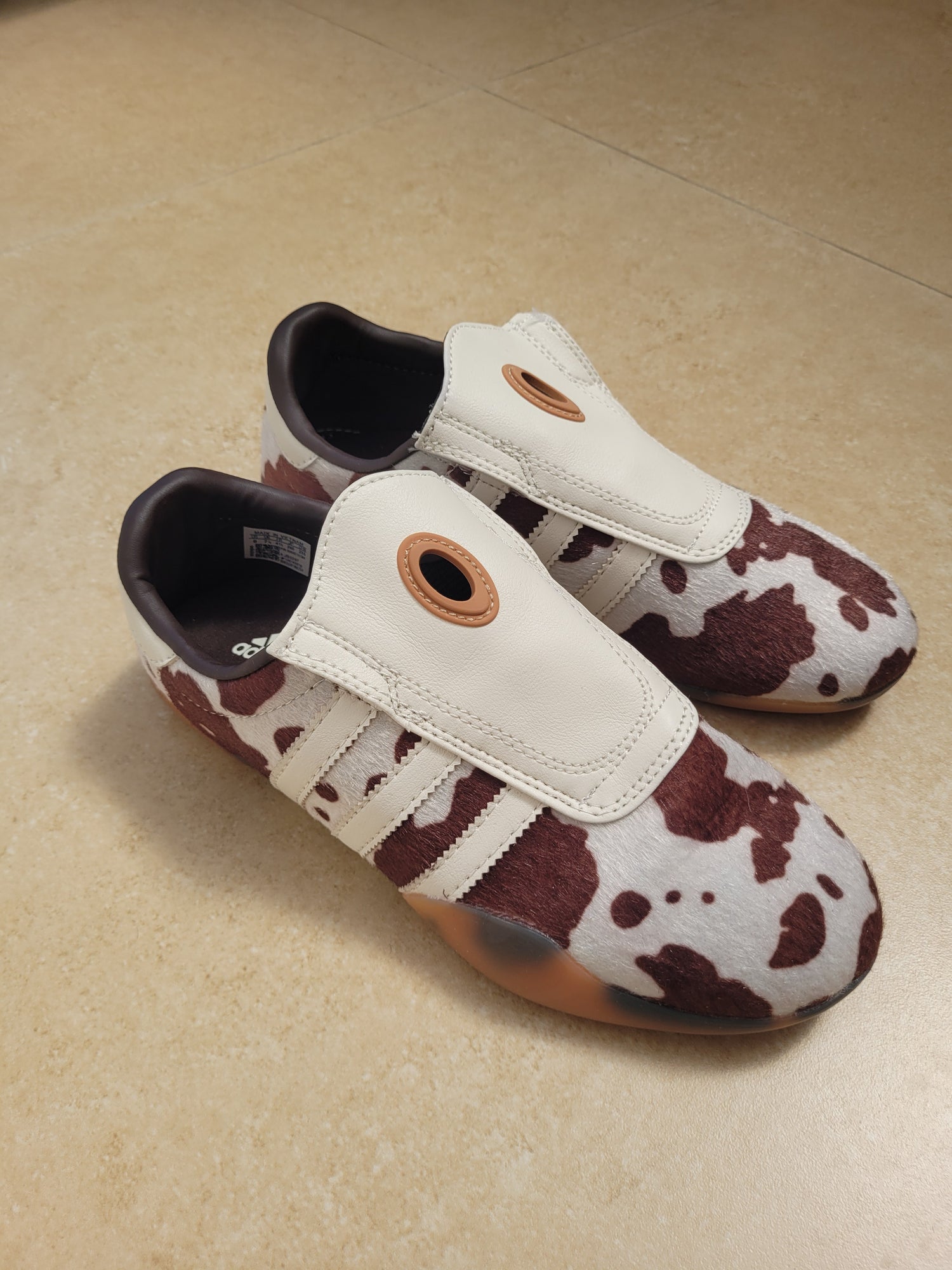 סניקרס בהדפס פרה ללא שרוכים מידה 41.5