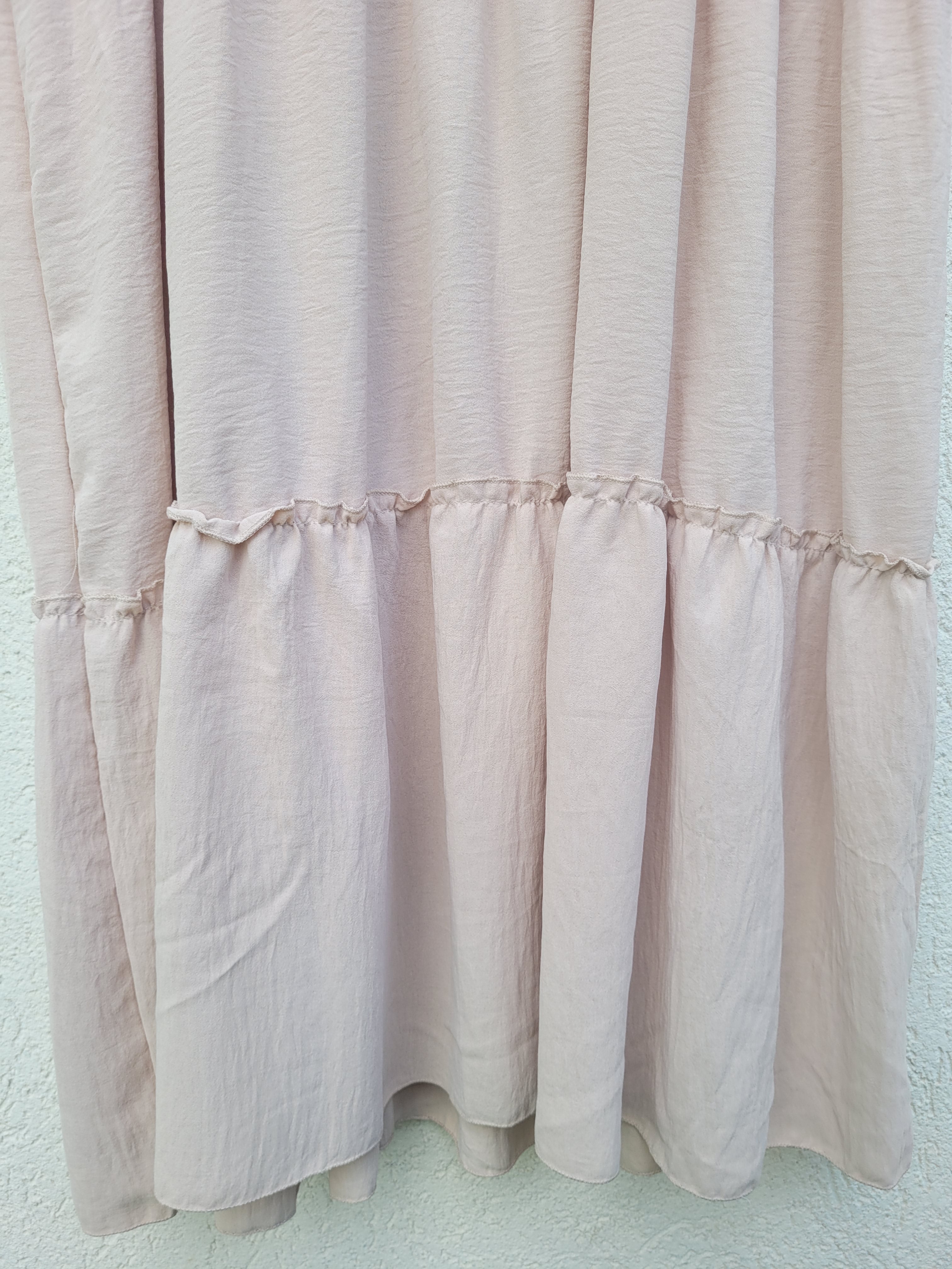 שמלת מקסי שכבות בהירה